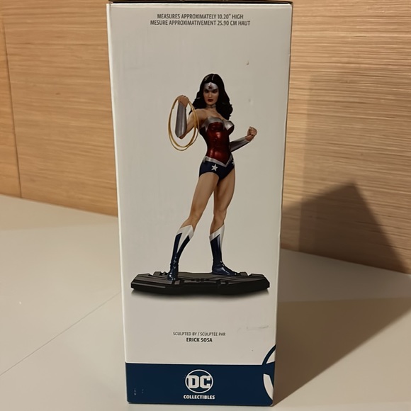 DC Icons Wonder Woman 75 statue sculpted by Erick Sosa - Picture 2 of 8